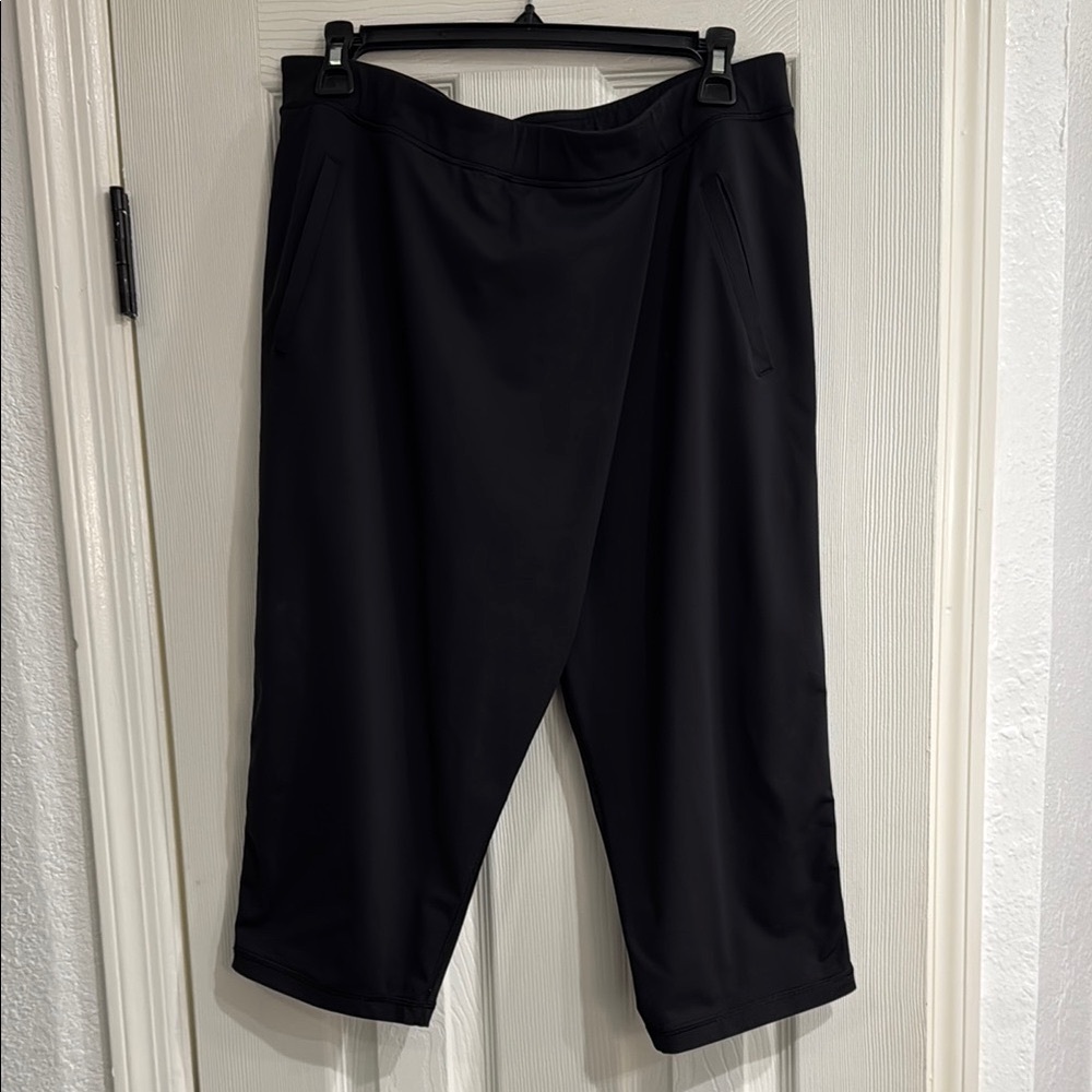 Lululemon Retreat Yogi Crop